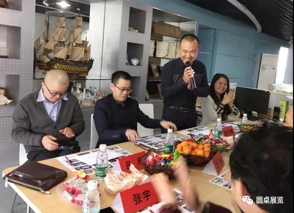 圆桌绿装奖.jpg 圆桌绿装奖.jpg