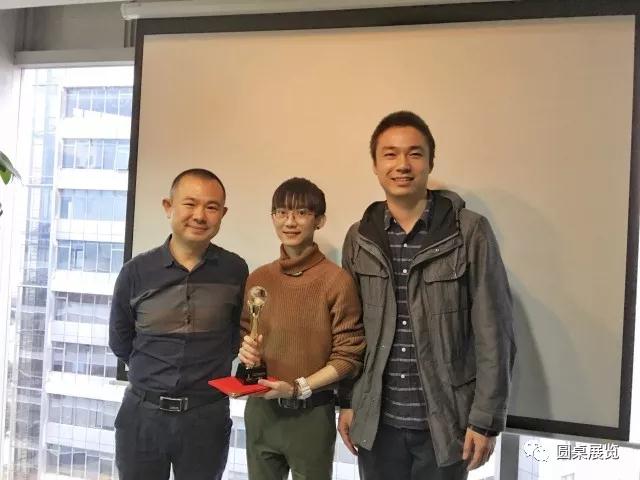 圆桌绿装奖.jpg 圆桌绿装奖.jpg