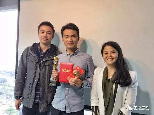 圆桌绿装奖.jpg 圆桌绿装奖.jpg