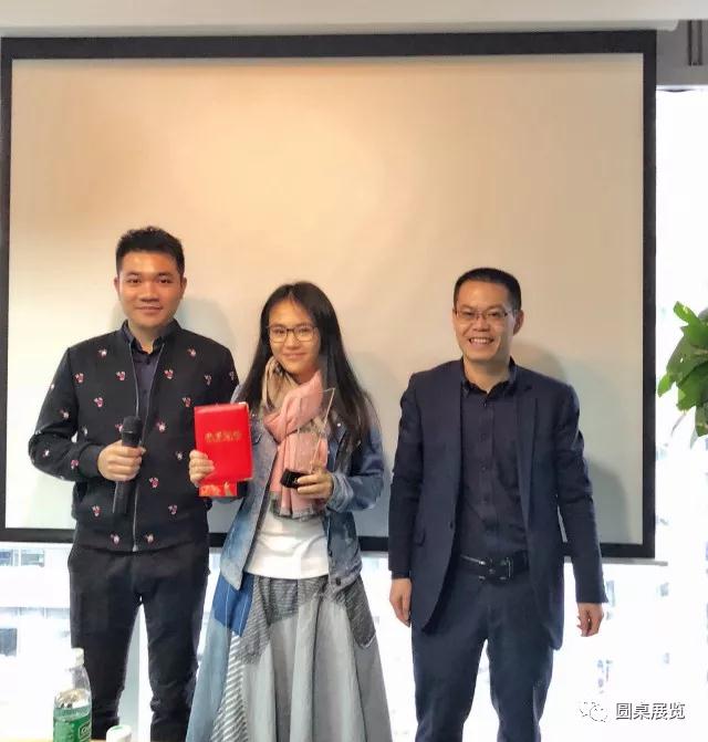 圆桌绿装奖.jpg 圆桌绿装奖.jpg