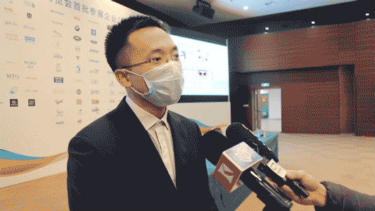 进口博览局招商处处长王宏伟接受采访.gif 进口博览局招商处处长王宏伟接受采访.gif
