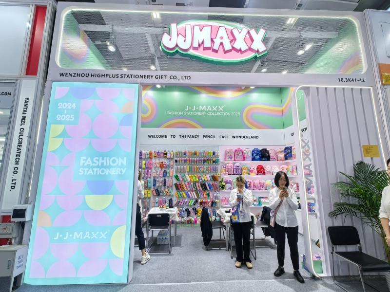 温州市艾普斯文具礼品有限公司的第136届获奖广交会展位设计搭建图片 温州市艾普斯文具礼品有限公司的第136届获奖广交会展位设计搭建图片