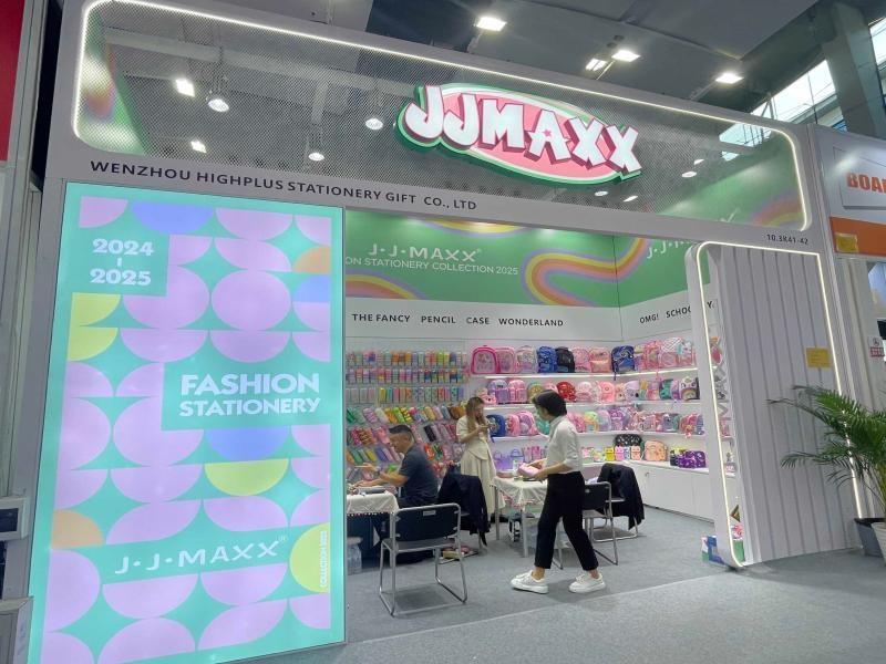 温州市艾普斯文具礼品的第136届获奖广交会展位设计搭建图片 温州市艾普斯文具礼品的第136届获奖广交会展位设计搭建图片