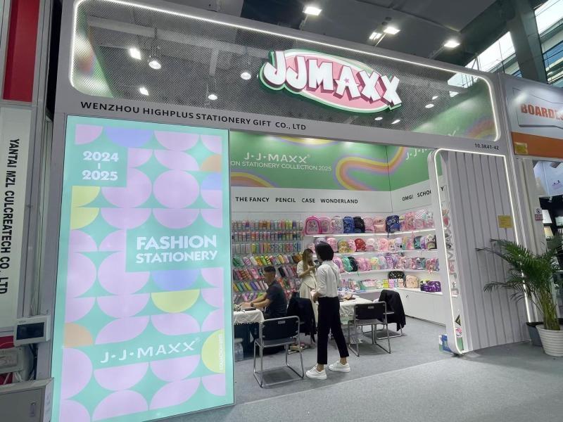 艾普斯文具礼品的第136届获奖广交会展位设计搭建图片 艾普斯文具礼品的第136届获奖广交会展位设计搭建图片