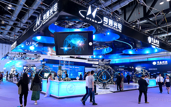 如何提升上海展会设计搭建的多媒体技术效果?