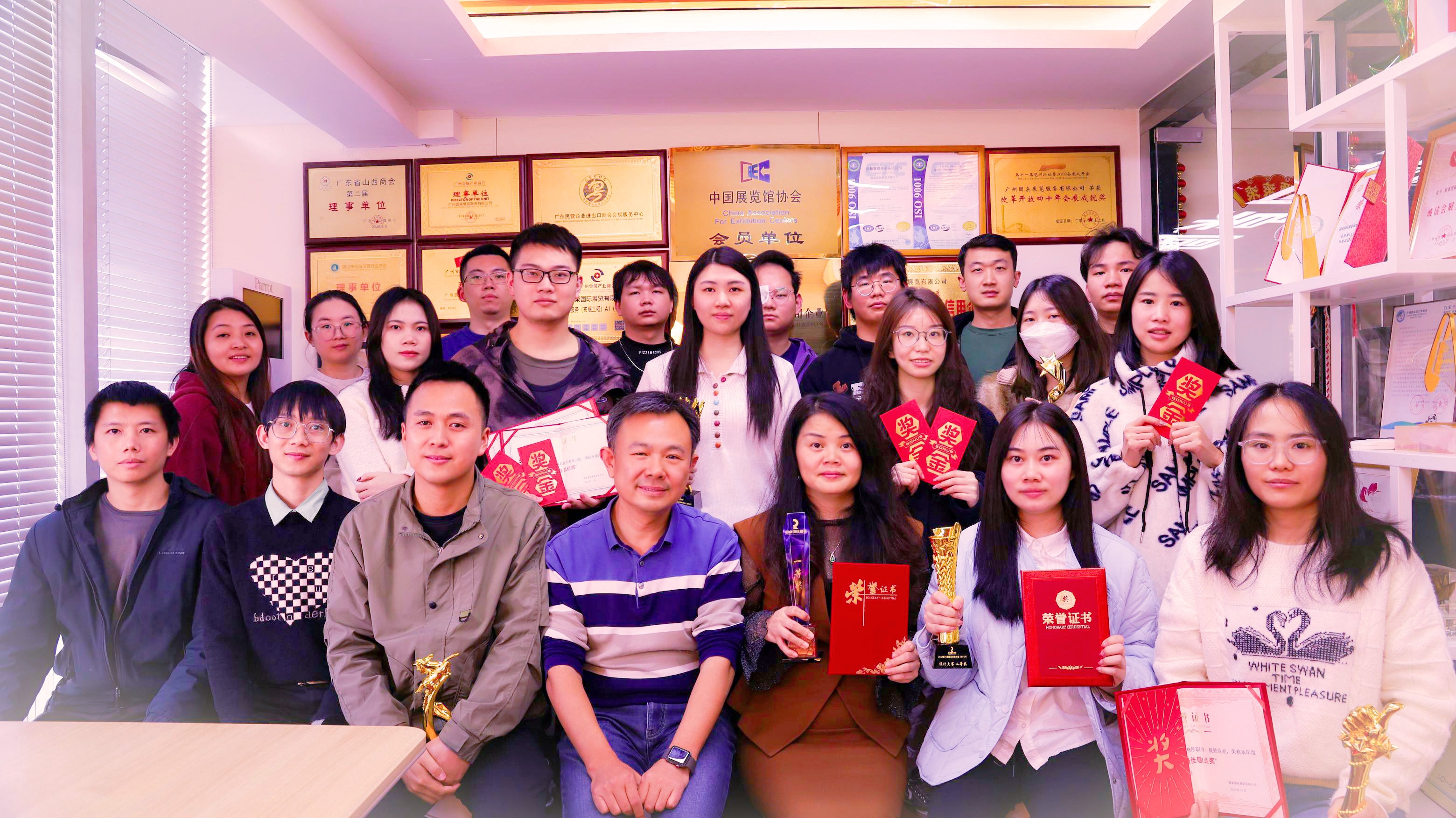 beat365中文在线官网总部全体优秀员工祝大家2025年新年快乐! beat365中文在线官网总部全体优秀员工祝大家2025年新年快乐!