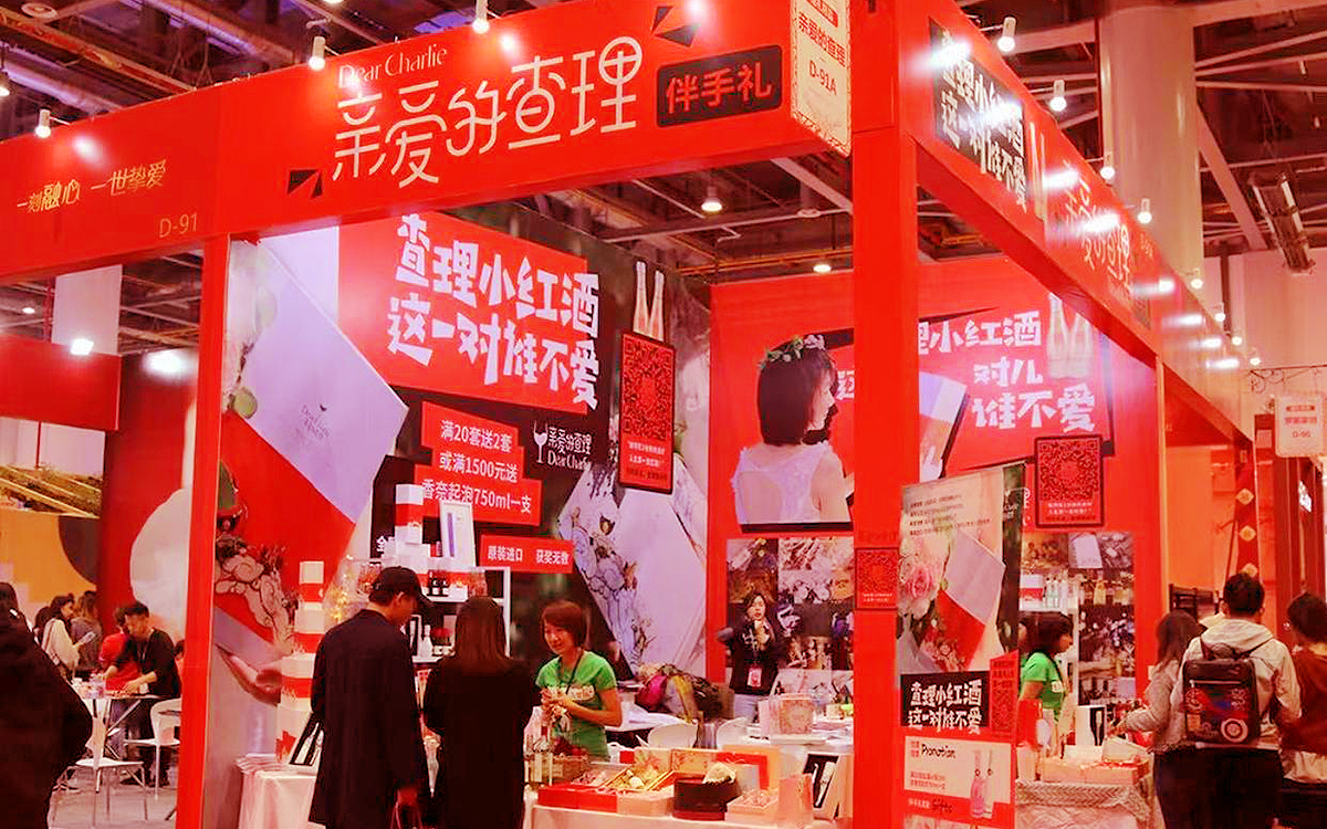 广州婚博会展位设计搭建技巧:主动拉近与新人距离 广州婚博会展位设计搭建技巧:主动拉近与新人距离