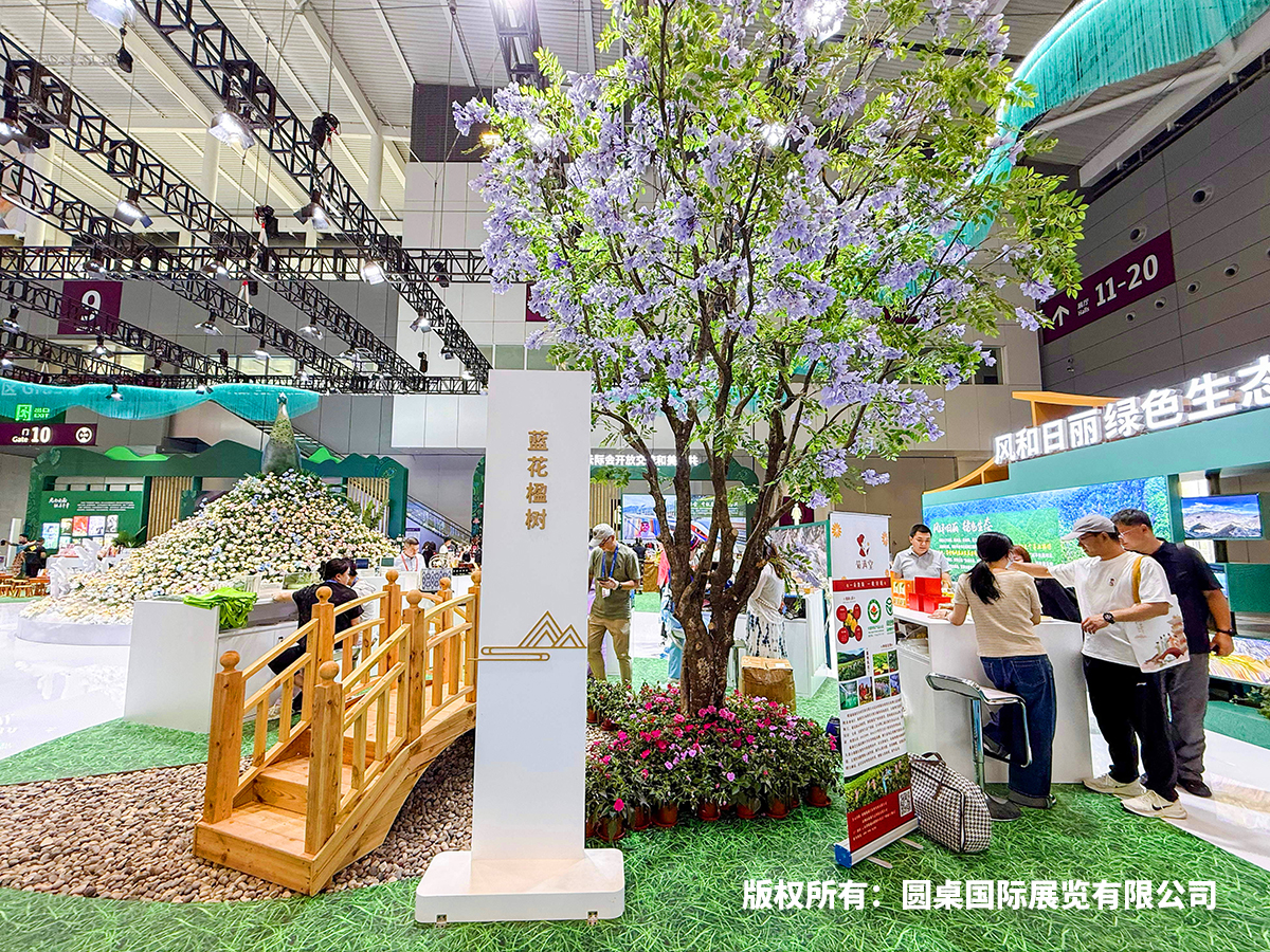 深圳文博会的云南展厅采用开放式布展、交融式布局 深圳文博会的云南展厅采用开放式布展、交融式布局